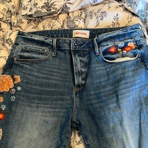 Driftwood jeans with floral appliqué